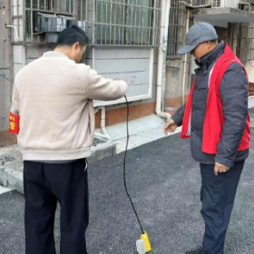 南津港社区:合力整治飞线充电 共创平安和谐社区