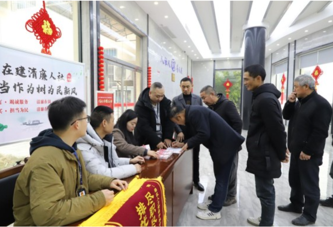 岳阳楼区：冬季护薪显实效 专案治欠获锦旗
