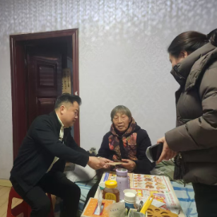 新春慰问送关怀 情暖人心迎蛇年