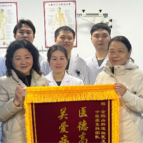 关爱病患暖人心 社区医疗护健康