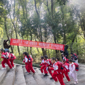 梅溪桥社区联合开展“小脚丫趣探自然·萌娃挑战自我”青少年徒步活动