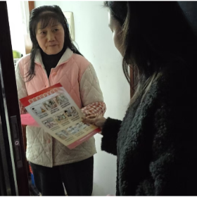 站前路街道德胜社区开展消防安全宣传进户活动