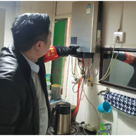 梅溪桥社区开展直排式热水器排查志愿服务活动