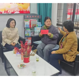 巾帼送暖 与爱同行——岳阳楼区妇联开展“出手吧姐姐”关爱困境妇女儿童慰问行动