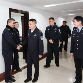 勤当先春来早，开局即起跑
