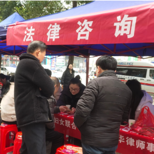 八字门社区:学雷锋 做志愿 服务改革建新功