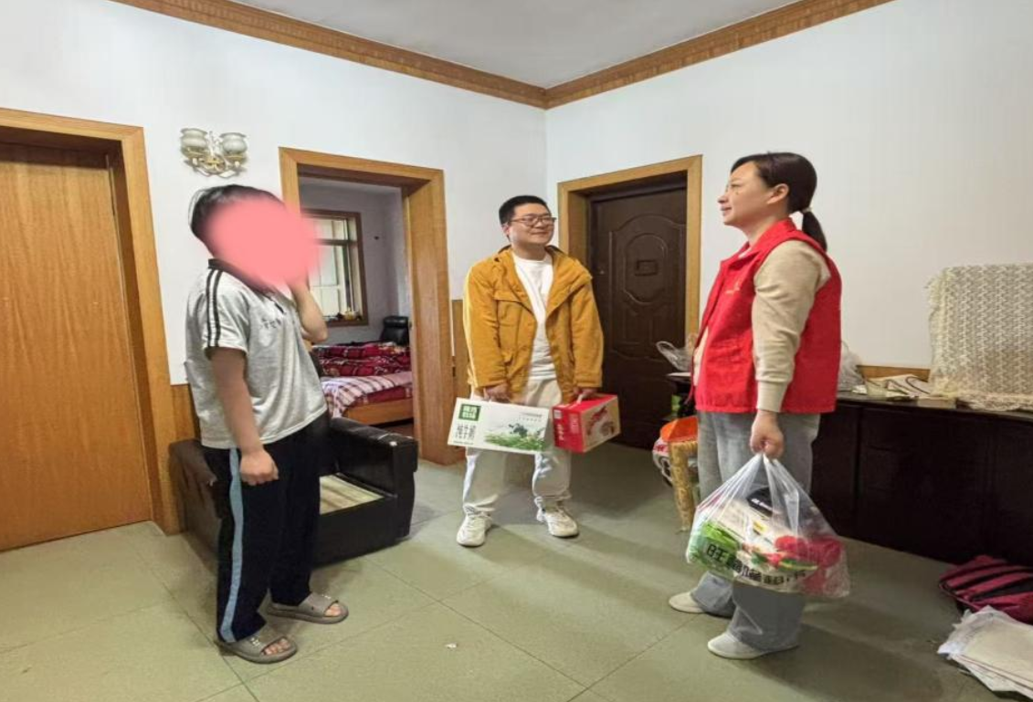 梅溪街道：“爱心妈妈”关爱留守儿童