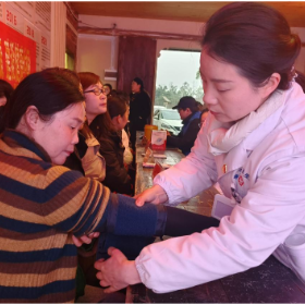 康王乡：巾帼普法乡村行，学习雷锋暖人心
