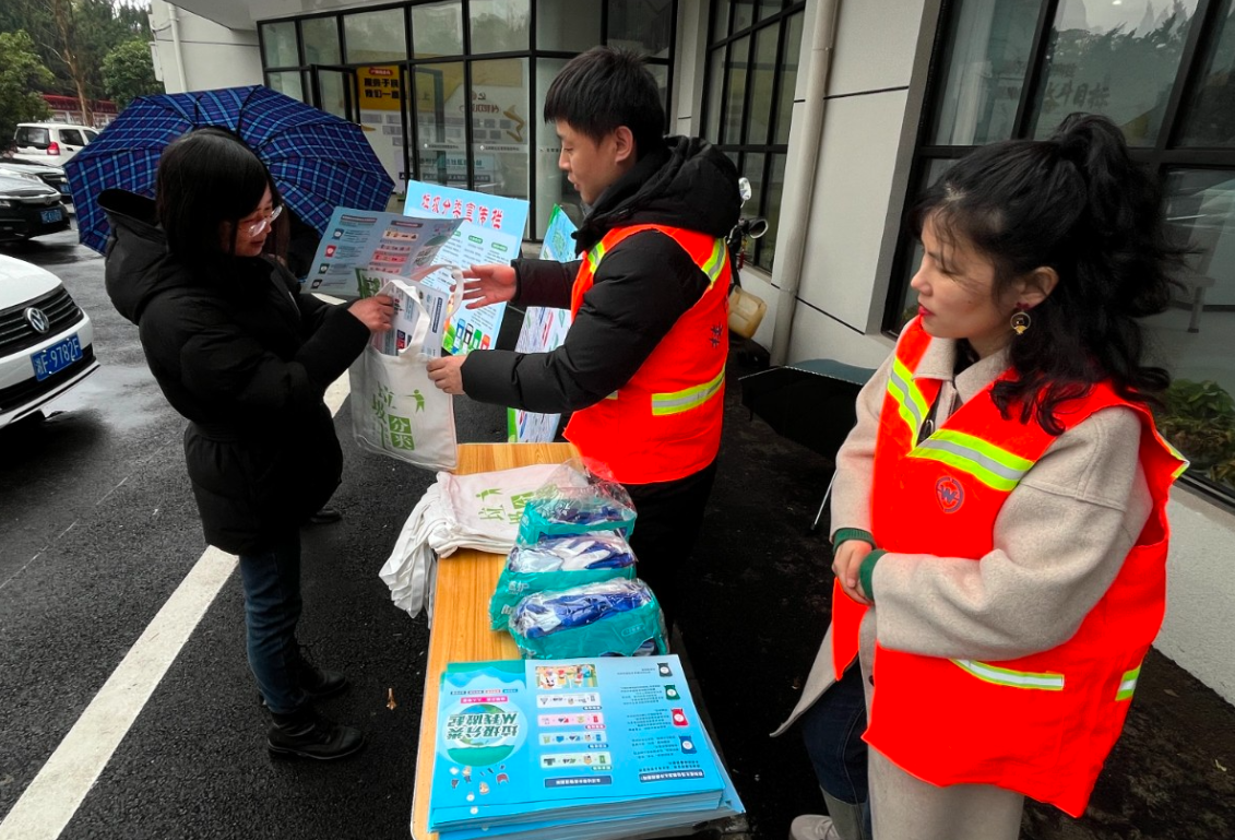 学习雷锋好榜样，垃圾分类我先行——北环路社区开展学雷锋日暨垃圾分类宣传活动