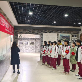 吕仙亭街道开展“走进岳阳老城  探寻红色印记”未成年人实践活动