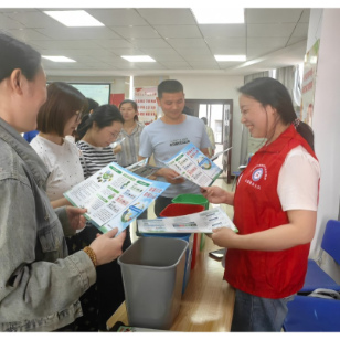 旅发大会迎宾客 垃圾分类展文明