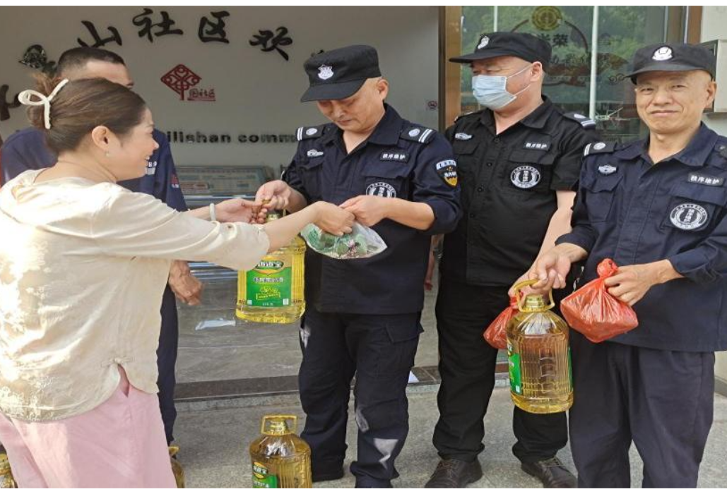 七里山社区：粽香传情暖人心 工会关怀显担当