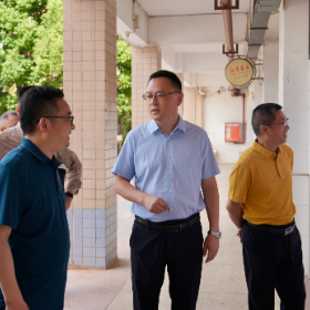 白再兴调度我区教育工作