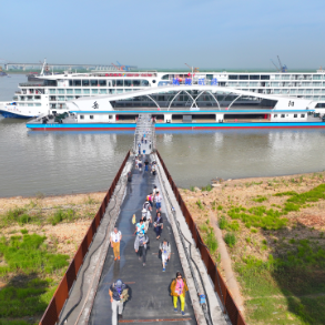 第四届湖南旅游发展大会丨长江游轮游客畅游岳阳楼  城陵矶港升级助力文旅发展