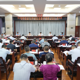 曾平原主持召开区委理论学习中心组 2025年第八次集体（扩大）学习暨深入贯彻中央八项规定精神学习教育第四次学习