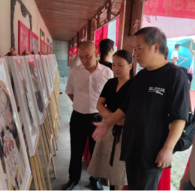 丹青绘家国 艺术进社区——岳阳楼区美术作品展进社区活动在洪家洲社区开幕
