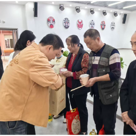 情暖桑榆庆重阳 爱心慰问暖人心