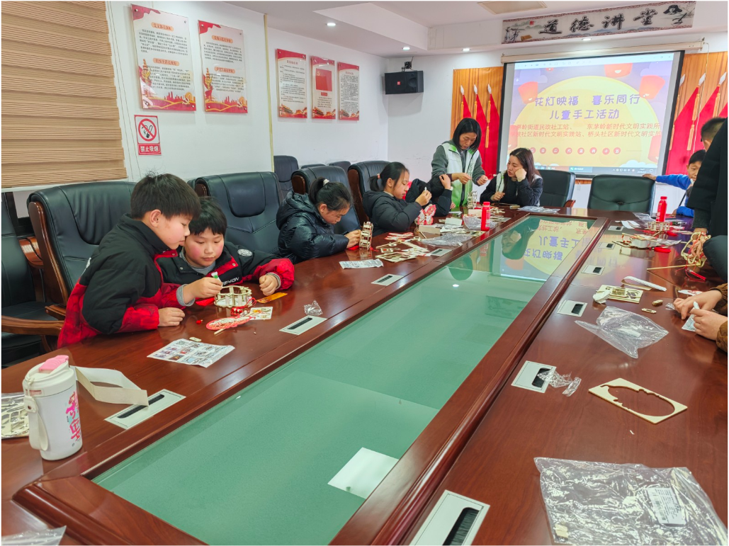 东茅岭街道：花灯映福 喜乐同行
