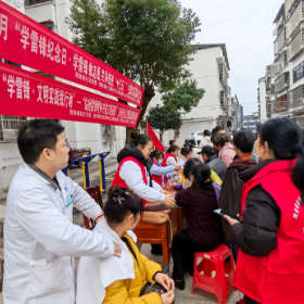 学雷锋义诊进小区 健康服务暖民心——观音阁社区开展“学雷锋 做志愿 共同奋进‘十五五’”义诊进小区活动