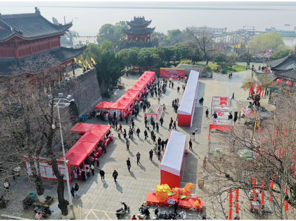 岳阳楼区：春风送岗 多渠道搭建就业桥梁