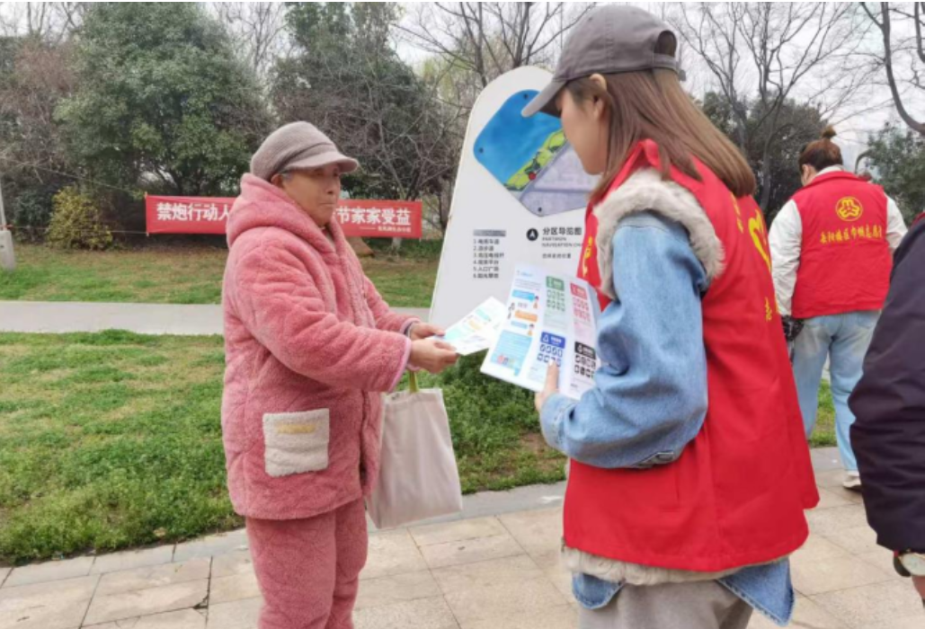 新胜社区：弘扬雷锋精神 守护东风湖生态底色