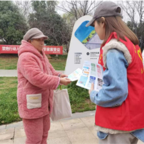 新胜社区:弘扬雷锋精神 守护东风湖生态底色