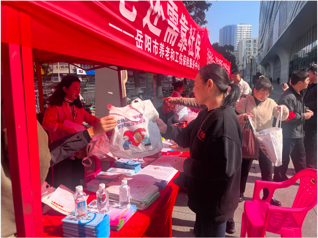 爱心义诊进社区，便民服务暖人心——东茅岭街道新时代文明实践所、年丰巷社区新时代文明实践站联合开展主题活动