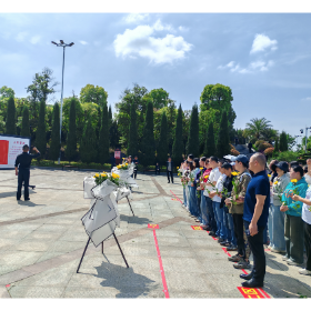 “传承红色基因 恪守廉洁初心”——市容环境卫生收费管理所赴岳阳市烈士陵园开展主题党日活动
