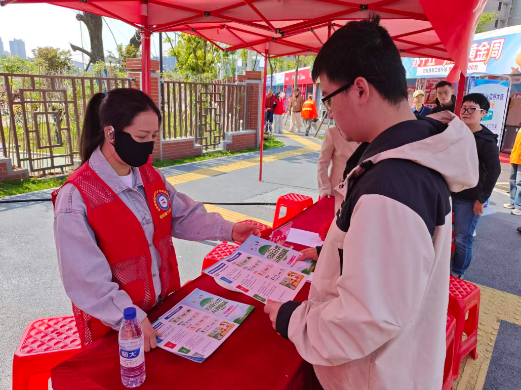 科技赋能宣分类 绿色理念入人心——九华山社区开展垃圾分类宣传活动