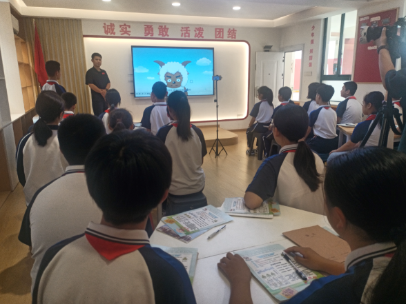 岳阳楼区开展中小学防溺水安全教育主题课活动