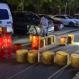 非法储存烟花爆竹26件 岳阳楼区一丧葬用品店被查