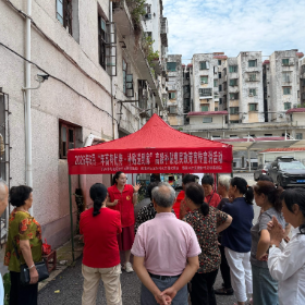 梅溪桥社区联合开展“年高有优待·补贴送到家”高龄补贴惠民政策宣传宣讲活动