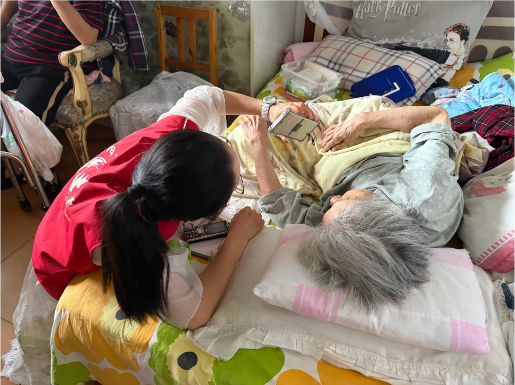 梅溪桥社区开展智慧助老志愿服务活动