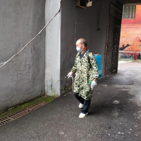 芋头田社区开展蚊蝇消杀行动