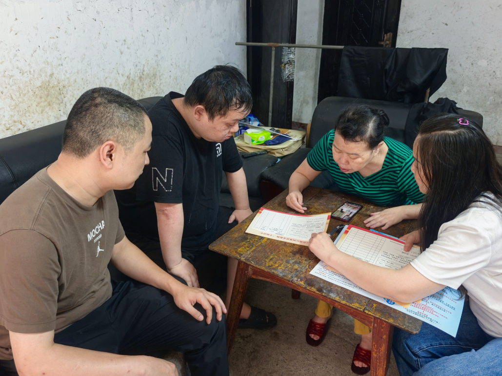 岳阳楼区：“幸福清单”送上门  救助政策“零距离”