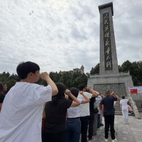 追寻平江起义红色足迹 淬炼实干担当清运队伍 ——城市垃圾清运所开展红色主题党日活动