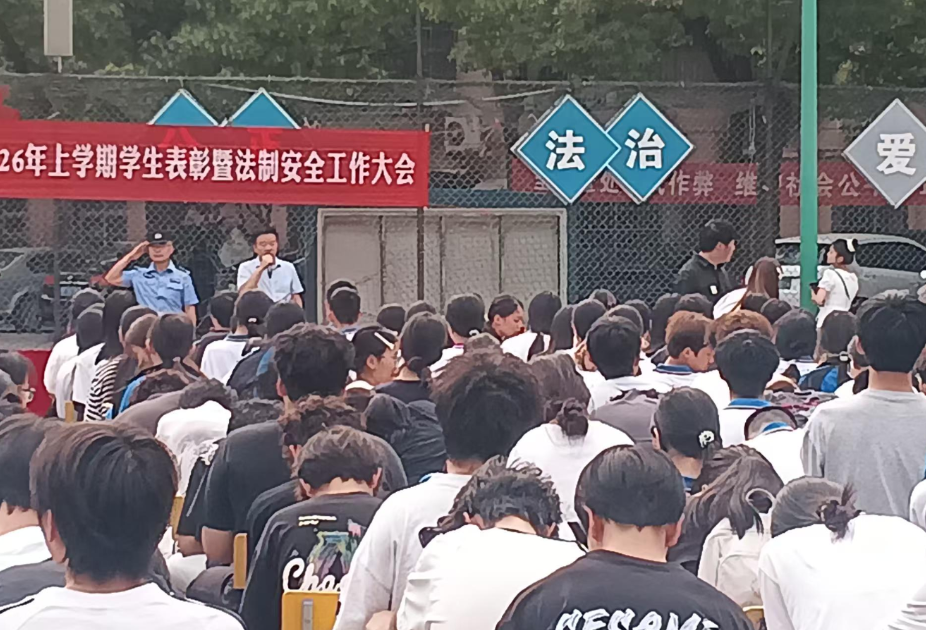 法治宣讲进校园   守护青春助成长