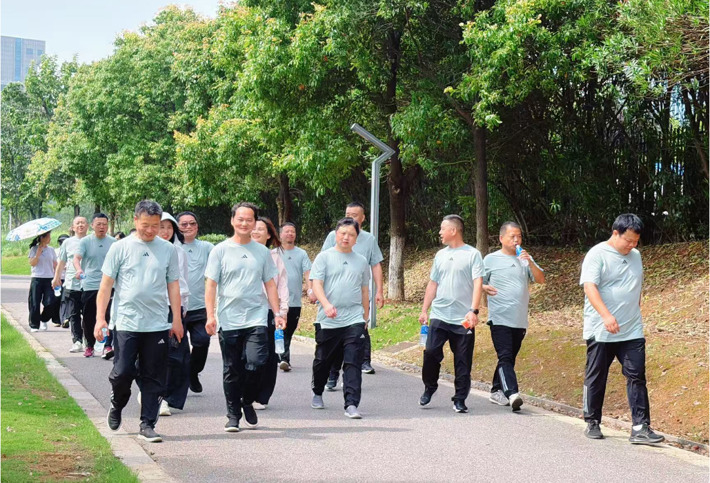 健步芭蕉湖 活力展风采——湖南城陵矶新港区环卫所开展夏日健步行活动