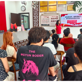 梅溪桥社区联合开展“承和美家风·破陈规陋习”主题微宣讲活动