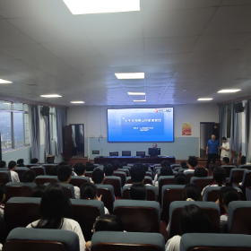 岳阳市口腔医院走进市三中开展口腔健康公益讲座