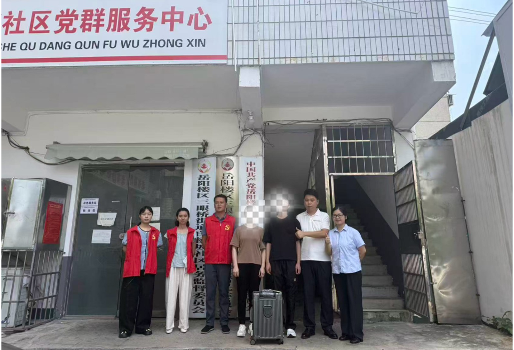 党建共建暖金秋 爱心助学逐梦行