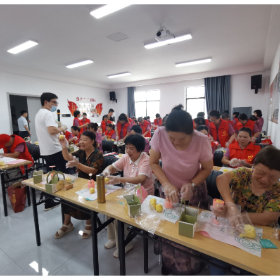 长鑫社区：“纤手弄巧 糕点传情”七夕节主题活动