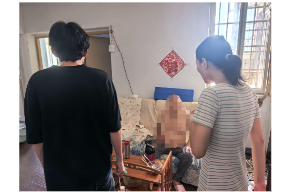 庙前街社区走访回访暖人心关怀患病独居老人  