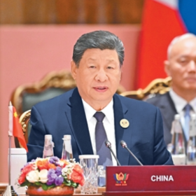 习近平出席金砖国家领导人第十八次会晤第二阶段会议并发表重要讲话