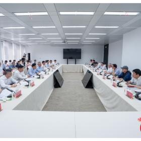 沈晓明与上海大学生创业代表座谈