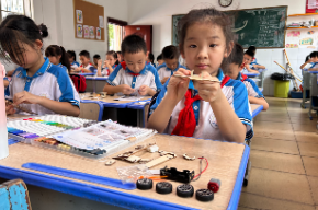 无人机遇上电动滑翔机 点燃少年科技梦