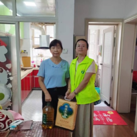 吕仙亭社区开展走访慰问失独老人活动