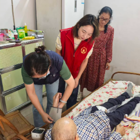 上门体检暖人心 贴心服务护安康