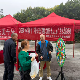 朝阳社区新时代文明实践站开展全国科普月“科普知识进商圈 垃圾分类入人心”宣传志愿活动