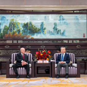 沈晓明会见多米尼加前总统梅希亚一行